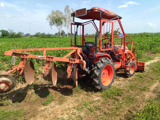 ขาย250000รถไถB2420ขวัญใจชาวไร่รถสวยมีอุปกร์4อย่างชั่วโมงทำงานน้อยรถอยู่บ้านไร่อุท้ยธานี รถขาย250000สนใจโทรมาสอบถามได้ที่081-0118032ต้นบ้านไร่ครับ มีรถส่งให้พร้อม