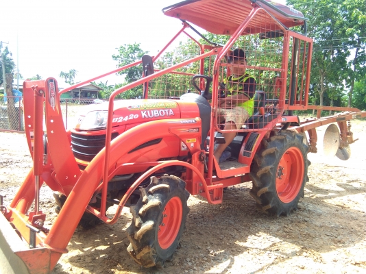 ขาย250000รถไถB2420ขวัญใจชาวไร่รถสวยมีอุปกร์4อย่างชั่วโมงทำงานน้อยรถอยู่บ้านไร่อุท้ยธานี รถขาย250000สนใจโทรมาสอบถามได้ที่081-0118032ต้นบ้านไร่ครับ มีรถส่งให้พร้อม