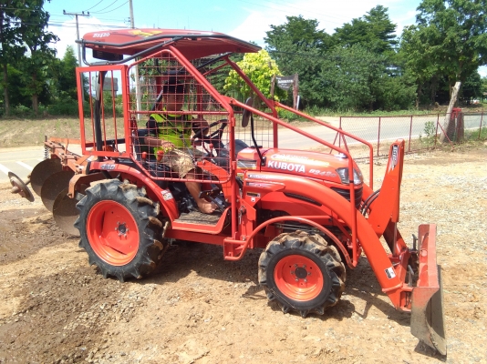 ขาย250000รถไถB2420ขวัญใจชาวไร่รถสวยมีอุปกร์4อย่างชั่วโมงทำงานน้อยรถอยู่บ้านไร่อุท้ยธานี รถขาย250000สนใจโทรมาสอบถามได้ที่081-0118032ต้นบ้านไร่ครับ มีรถส่งให้พร้อม