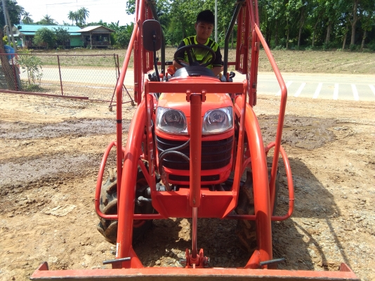 ขาย250000รถไถB2420ขวัญใจชาวไร่รถสวยมีอุปกร์4อย่างชั่วโมงทำงานน้อยรถอยู่บ้านไร่อุท้ยธานี รถขาย250000สนใจโทรมาสอบถามได้ที่081-0118032ต้นบ้านไร่ครับ มีรถส่งให้พร้อม