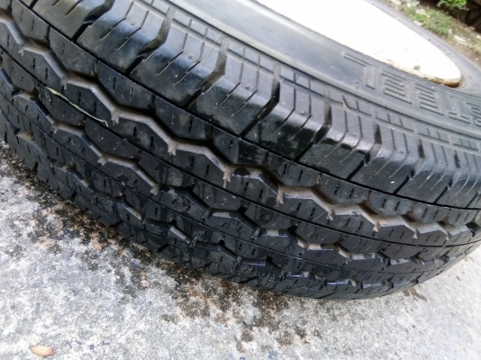 ล้ออะไหล่ กระบะ6รู ขอบ15 พร้อมยาง ขาย400