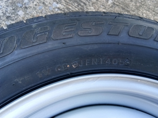 ล้ออะไหล่ altis 4รูขอบ15 พร้อมยาง ขาย400