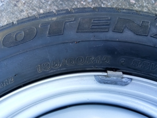 ล้ออะไหล่ altis 4รูขอบ15 พร้อมยาง ขาย400