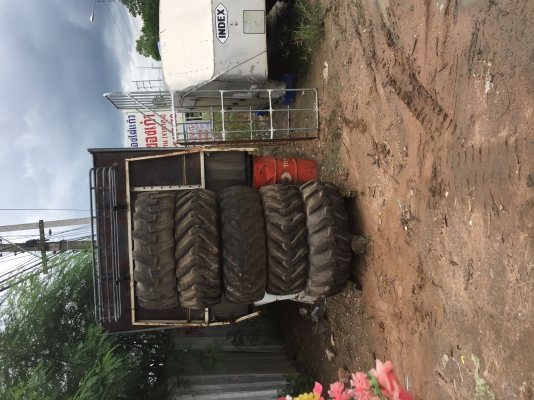 ขายล้อพร้อมกะทะ รถตักเส้นละ5500   0877477672