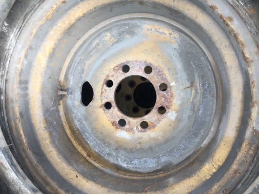 ขายล้อพร้อมกะทะ รถตักเส้นละ5500   0877477672