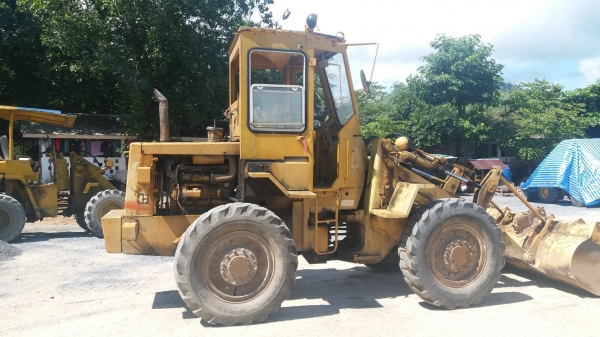 รถตัก CAT 910. สนใจติดต่อ 081 - 6079515