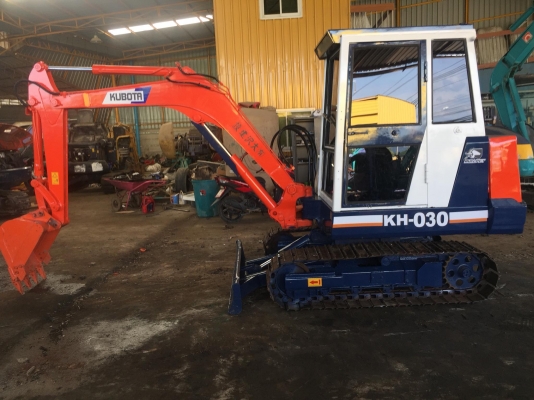 ขายรถขุด KUBOTA KH030 พร้อมใช้งาน ระบบดีเครื่องดี ปั้มไว พร้อมทำสี พร้อมติดแอร์ ติดฟิลม์ มีหัวเก๋ง  เก่านอกแท้ มีเอกสารใชอินวอย