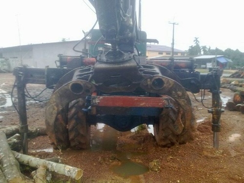 ฝากขาย รถหกล้อคีบไม้ ฝากขาย รถหกล้อคีบไม้