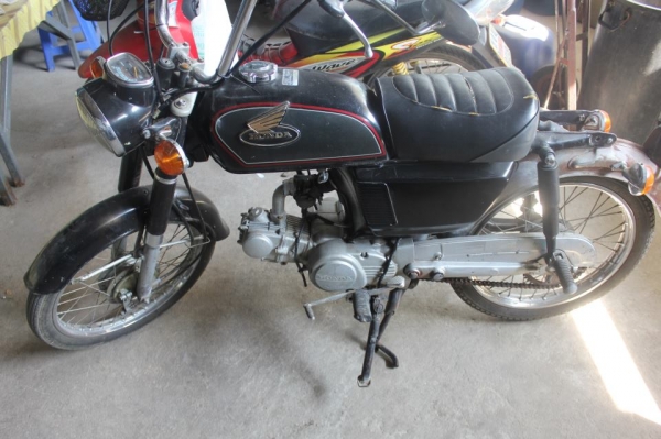 ลดสุดๆไปเรยฮอนด้าCd50 ถูกๆเอาไป13500พอคับ.... ลดสุดๆไปเรยฮอนด้าCd50 ถูกๆเอาไป13500พอคับ....