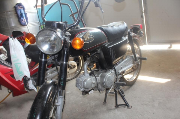 ลดสุดๆไปเรยฮอนด้าCd50 ถูกๆเอาไป13500พอคับ....