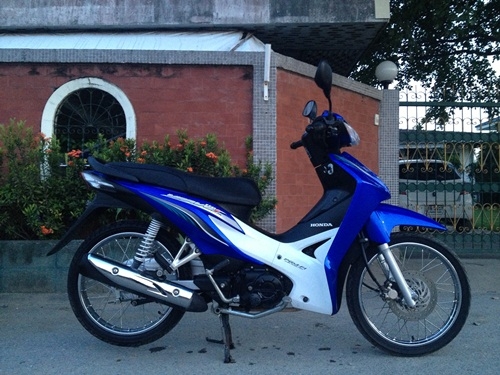 ขายhonda wave110i สีน้ำเงินขาวปี2555 ขายhonda wave110i สีน้ำเงินขาวปี2555