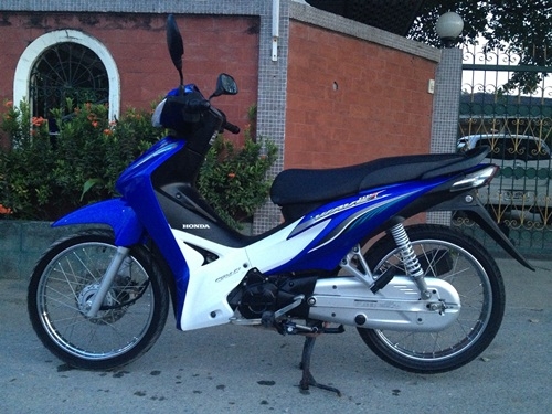 ขายhonda wave110i สีน้ำเงินขาวปี2555