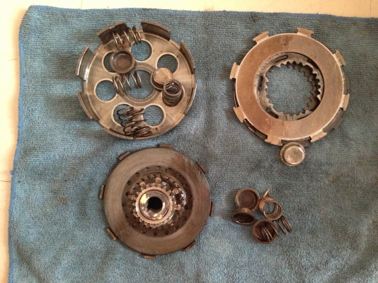 ขายคลัสเวสป้าPX สองเเรง น่าจะของอินเดีย ราคา 400บาทพร้อมส่งครับ