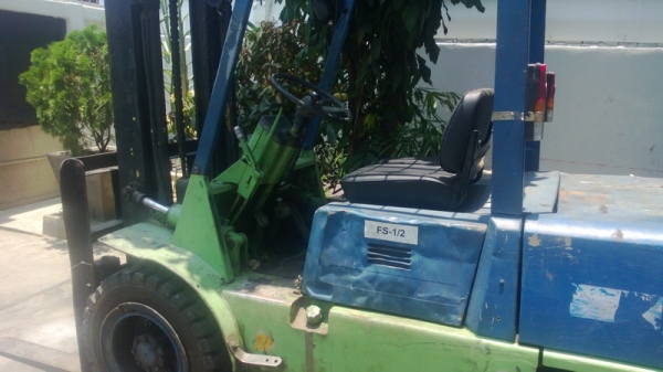 ขายด่วนๆ ราคาถูก ๆ รถยก 3 ตัน เสาสูง 3 เมตร เครื่องดีเซล เกียร์ออโต้ ขายด่วนๆ ราคาถูก ๆ รถยก 3 ตัน เสาสูง 3 เมตร เครื่องดีเซล เกียร์ออโต้