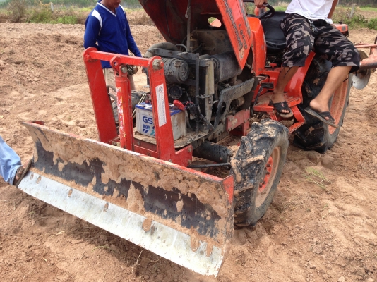 ขายด่วนรถไถคูโบต้าL3408พร้อมอุปกรณ์ ใบมีดดันดินหน้าและ ผานหลัง รถสภาพพร้อมใช้งาน เครื่องแน่นไม่มีเยิ