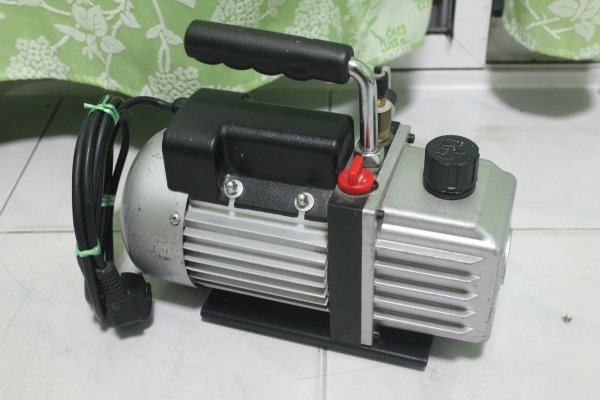 ปั๊มดูดสูญญากาศ ( ปั๊มแวคคัม) สภาพดีเกิน90 เปอร์เซนต์ครับ