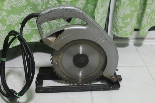 เลื่อยวงเดือนยี่ห้อ makita รุ่น 5201N ขนาดใบ 10นิ้วสภาพดีพร้อมใช้ครับ