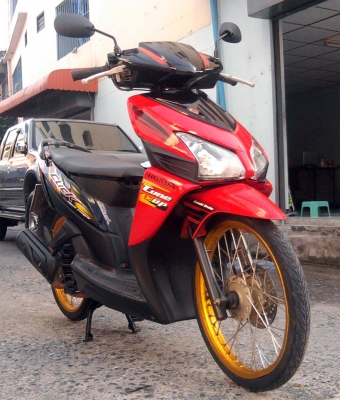 ขออนุญาติขาย Honda Click Combi Brake สีแดงดำ ล้อทอง