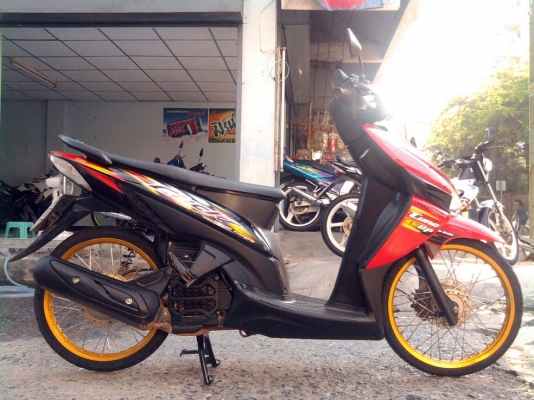 ขออนุญาติขาย Honda Click Combi Brake สีแดงดำ ล้อทอง