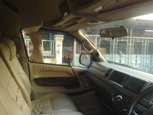 COMMUTER 2010 VIP หล่อๆพร้อมใช้มือเดียว