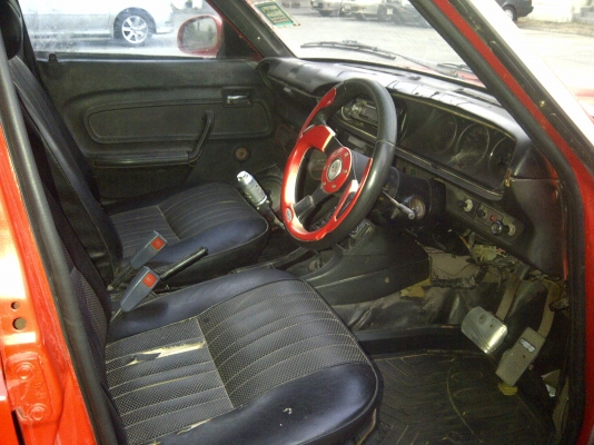 datsun 160j  4ประตูู ปี 1970  ติดเเกสเเล้ว