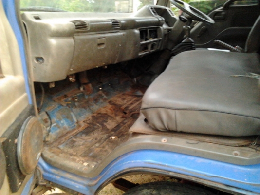 ขาย 6ล้อ ISUZU 120 NPR66LX5S ห้างแท้ ปี38 เครื่องเดิม4HF1 120แรงฝาดำ แห้งดี แรงดีไม่เยิ้ม ช่วงล่างแน่นคัสซีเดิมๆดีมีสนิมบ้าง(ต้องเก็บสี) Fหลัง กระบะพื้นไม้คอกไม้ สภาพดี ยาว4.30ม. หัวบางต้องมีเก็บบางชิ้น ภายในโอเคยางดี3เส้น ขายตามสภาพ รถต้องมีเก็บงานครับ เ