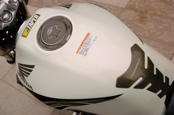 CB400 ขาวมุก ทะเบียนแท้โอนขนส่ง ท่อสูตรไทเทเนียมฟู WR'S ของแต่งเพียบสภาพสวยๆช้าอดนะครับ