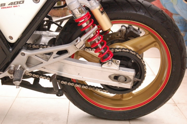 CB400 ขาวมุก ทะเบียนแท้โอนขนส่ง ท่อสูตรไทเทเนียมฟู WR'S ของแต่งเพียบสภาพสวยๆช้าอดนะครับ