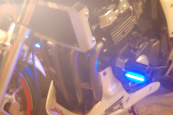 CB400 ขาวมุก ทะเบียนแท้โอนขนส่ง ท่อสูตรไทเทเนียมฟู WR'S ของแต่งเพียบสภาพสวยๆช้าอดนะครับ