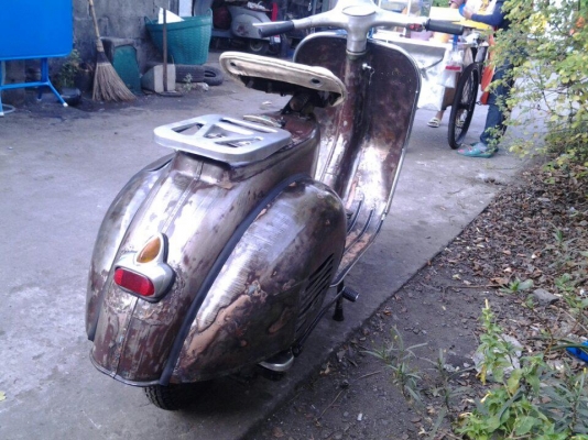 ขาย vespa 64 เครื่อง PX ครับ 37500 บาท  สีแห้งๆ ครับ