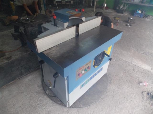 เครื่องจักรงานไม้เพลาตั้งรุ่น  MX5116C ใช้มาได้ไม่ถึง 5 เดือน