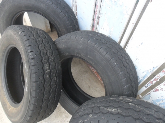 ยาง BRIDGESTONE 215/70R15 ปี10 4 เส้น