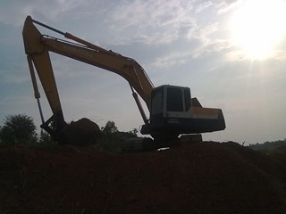 ต้องการขายรถแบคโฮ PC 200-5 ด่วน