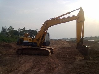ต้องการขายรถแบคโฮ PC 200-5 ด่วน