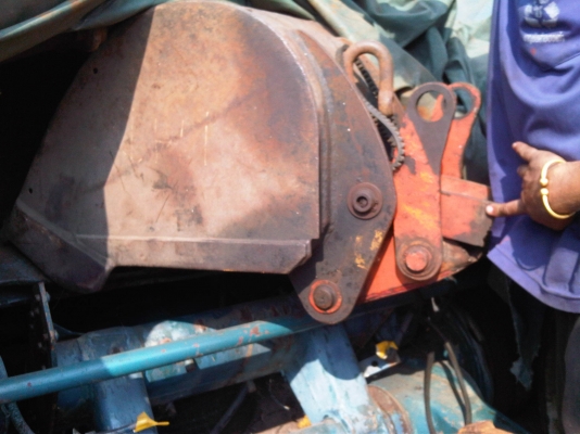 บุ้งกี๋ I H I แบคโฮเล็ก 3 ฟัน บุ้งกี๋ I H I แบคโฮเล็ก 3 ฟัน