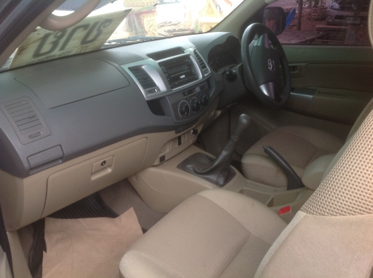 ขายด่วน วีโกแชมป์ใหม่ปี56ใช้งาน2100 กม