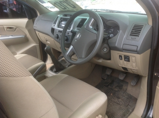 ขายด่วน วีโกแชมป์ใหม่ปี56ใช้งาน2100 กม