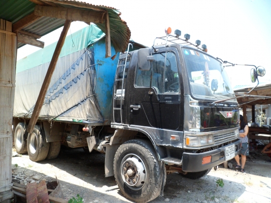 ขายด่วนครับสิบล้อ kt 925 ดั้ม 755000 บาท