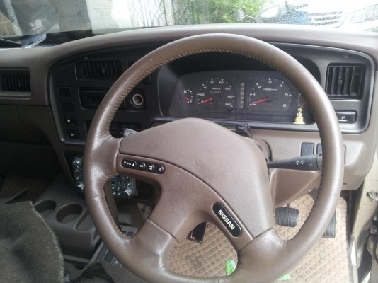 รถตู้ Nissan สีทอง เกียร์ออโต้ ภายในสวย เบาะกำมะหยี่ ด้านหลังปูพื้นเอาไว้ขนมอไซด์ได้^_^ มีทะเบียนค่ะ