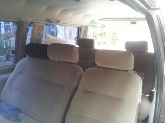 รถตู้ Nissan สีทอง เกียร์ออโต้ ภายในสวย เบาะกำมะหยี่ ด้านหลังปูพื้นเอาไว้ขนมอไซด์ได้^_^ มีทะเบียนค่ะ