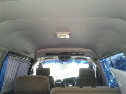 รถตู้ Nissan สีทอง เกียร์ออโต้ ภายในสวย เบาะกำมะหยี่ ด้านหลังปูพื้นเอาไว้ขนมอไซด์ได้^_^ มีทะเบียนค่ะ