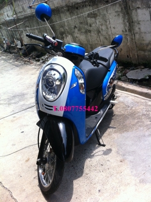 ขาย HONDA Scoopy i สีน้ำเงิน-ขาว รถสวยและใหม่ มากๆ รถ 2 เดือน ไมล์แท้ 5038 Km.