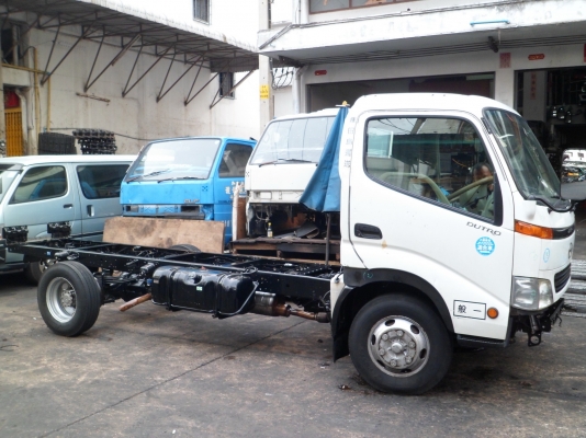 ขาย hino 6 ล้อ dutro  หัวกว้าง