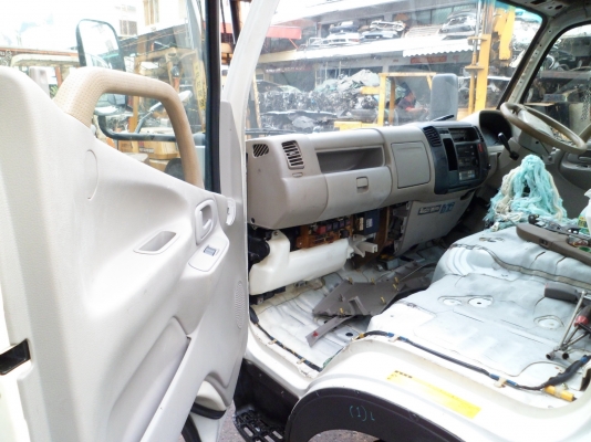 ขาย hino 6 ล้อ dutro  หัวกว้าง