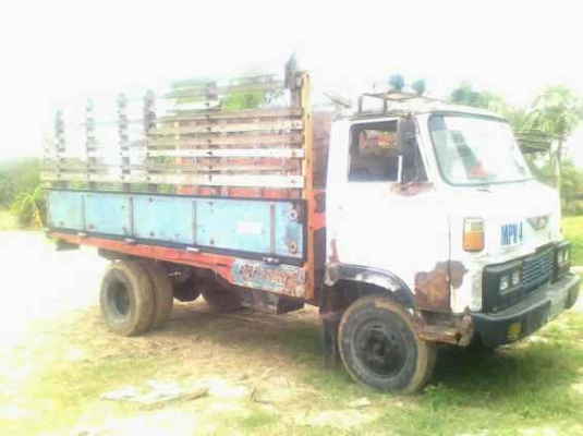 หกล้อKM 310 เครื่อง 6 สูบ 90แรง พร้อมใช้งานเอกสารทะเบียนพร้อม ล้อ 6 รู ยาง 825/16