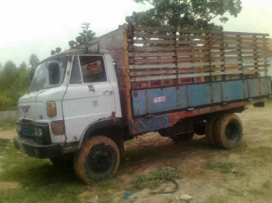 หกล้อKM 310 เครื่อง 6 สูบ 90แรง พร้อมใช้งานเอกสารทะเบียนพร้อม ล้อ 6 รู ยาง 825/16