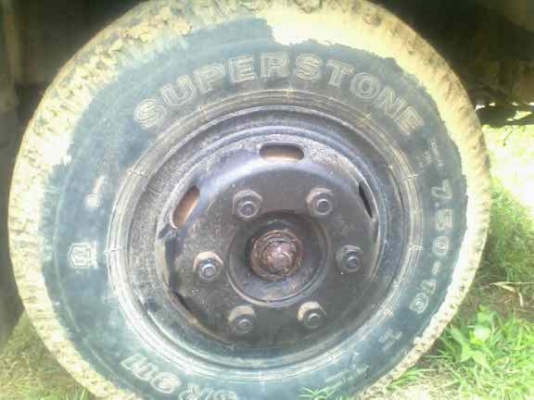 หกล้อKM 310 เครื่อง 6 สูบ 90แรง พร้อมใช้งานเอกสารทะเบียนพร้อม ล้อ 6 รู ยาง 825/16