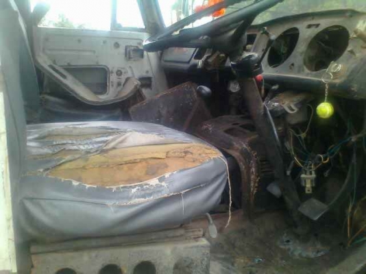 หกล้อKM 310 เครื่อง 6 สูบ 90แรง พร้อมใช้งานเอกสารทะเบียนพร้อม ล้อ 6 รู ยาง 825/16