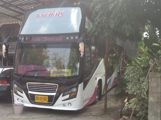 ขาย6ล้อแอร์  ทรงใบไม้   มีห้องล่าง