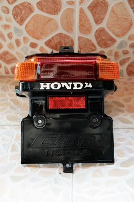 ขายชุดไฟท้าย CBR400 แท้ ครับ